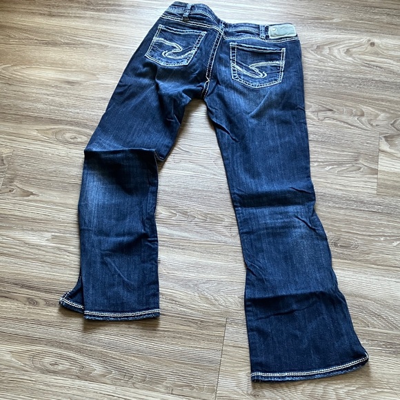 Silver Jeans Dark Blue Flare Jeans with Contrast Stitching - Picture 4 of 6